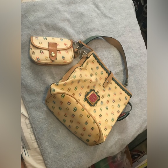 2-PIECE DOONEY & BOURKE VINTAGE Y2K RAINBOW BUCKET BAG & MATCHING WRISTLET - Picture 4 of 16